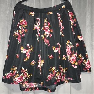Women's "Forever 21" Black Floral Skirt size 2 XL